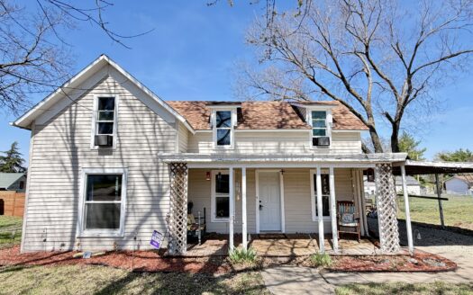 120 West Hazelwood, Waterville, KS