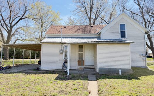 120 West Hazelwood, Waterville, KS